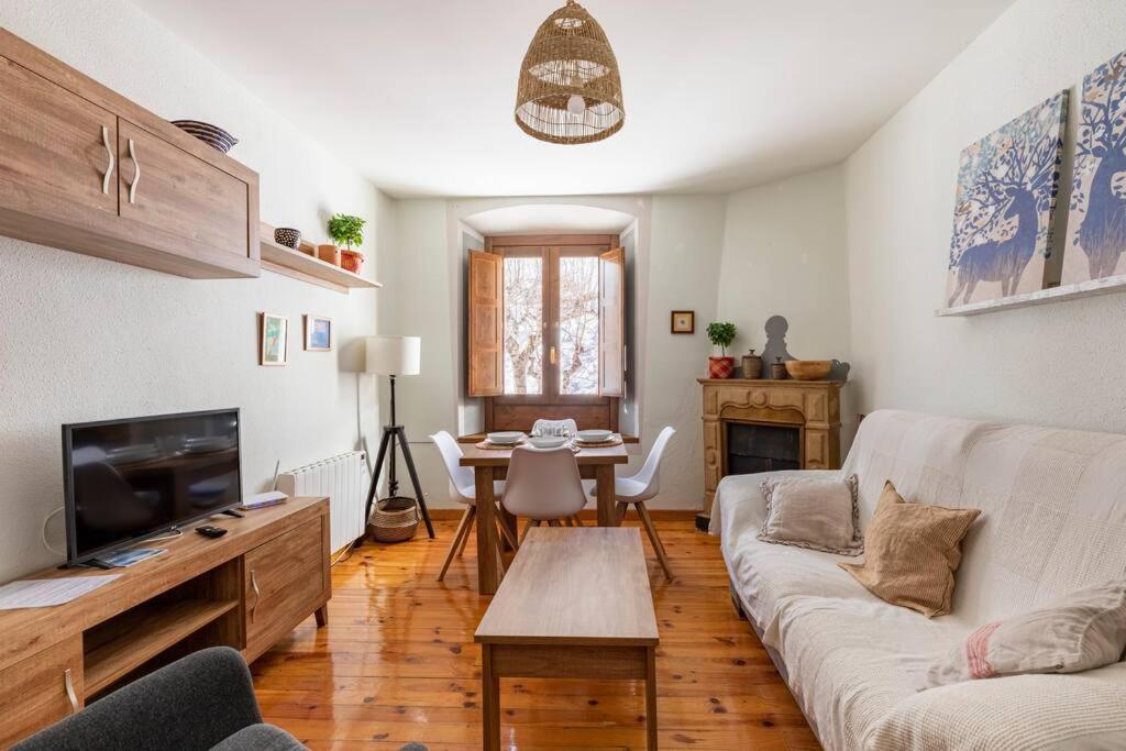 Espectacular Apartamento Reformado En Edificio Historico, Con Wifi Canfranc Zewnętrze zdjęcie